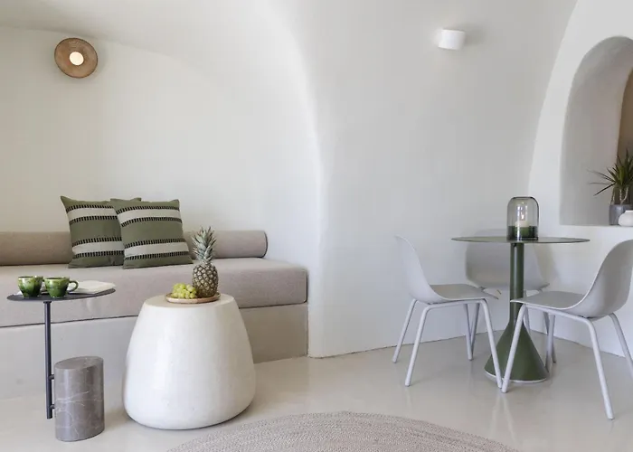 Kyrkos Collection * Fira (Santorini)